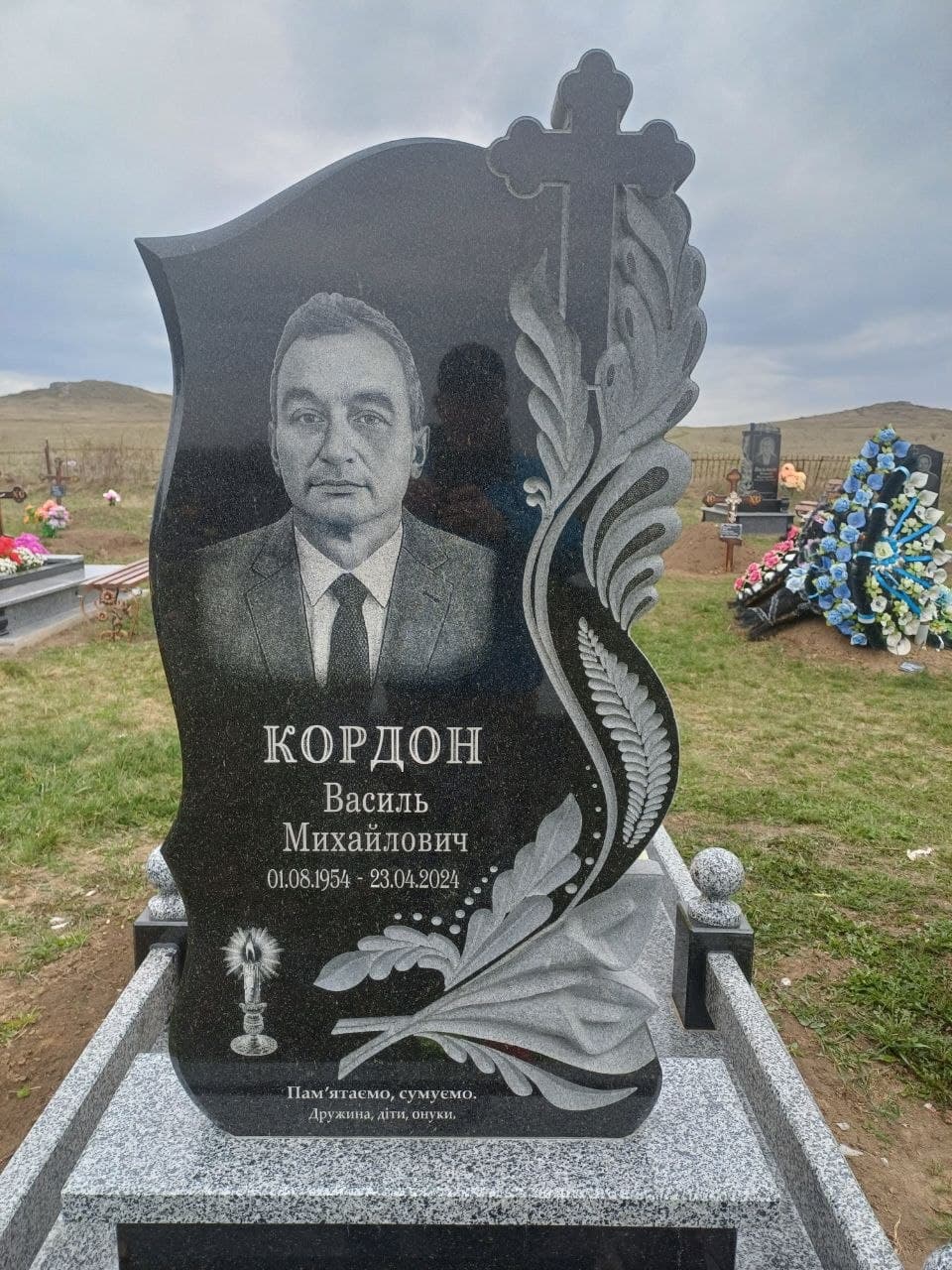 Гранітний памʼятник — робота майстерні Дворак, Камʼянець-Подільський №6