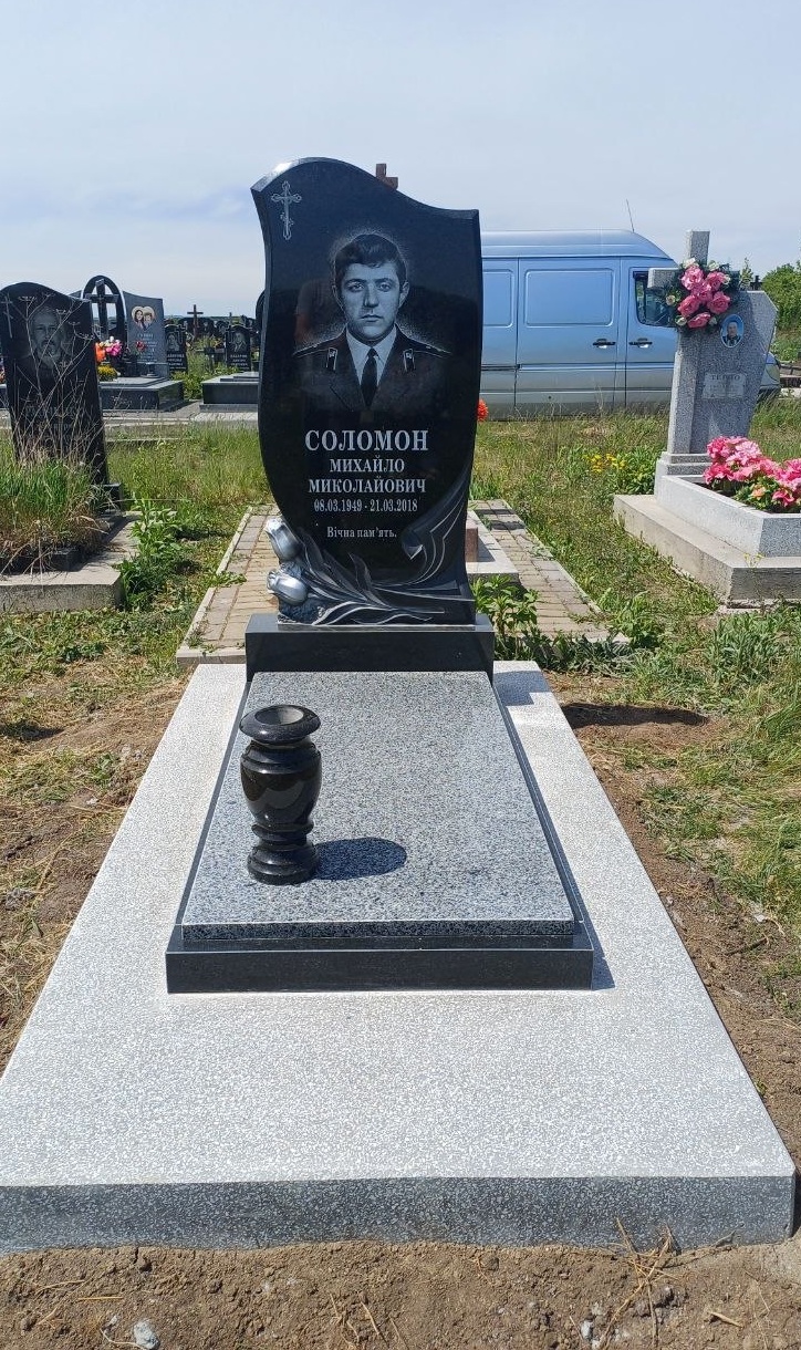 Памʼятник з граніту, майстерня Дворак, Камʼянець-Подільський